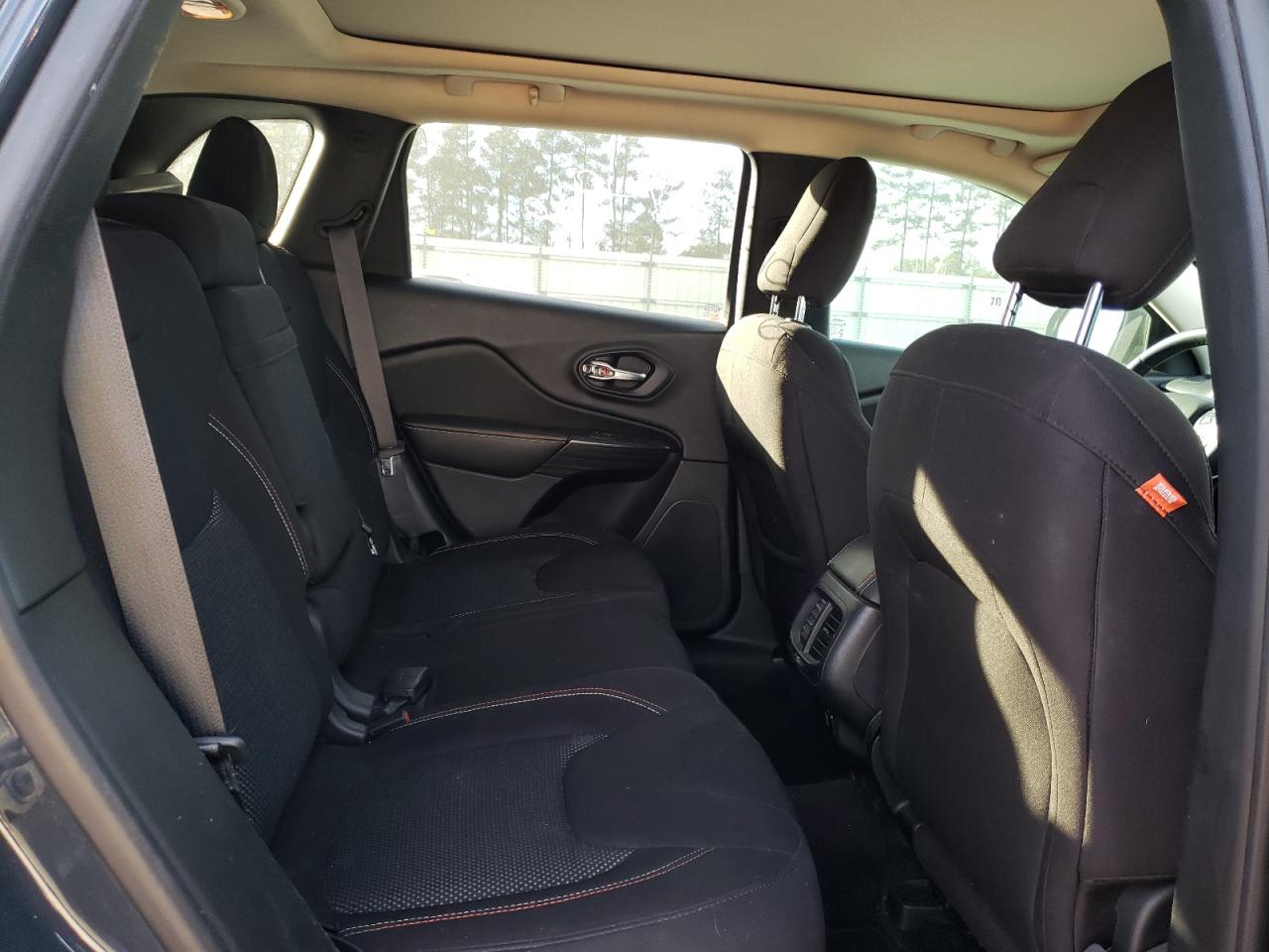 Photo 6 from auction – 2017 JEEP CHEROKEE L with VIN 1C4PJLCS4HW572790