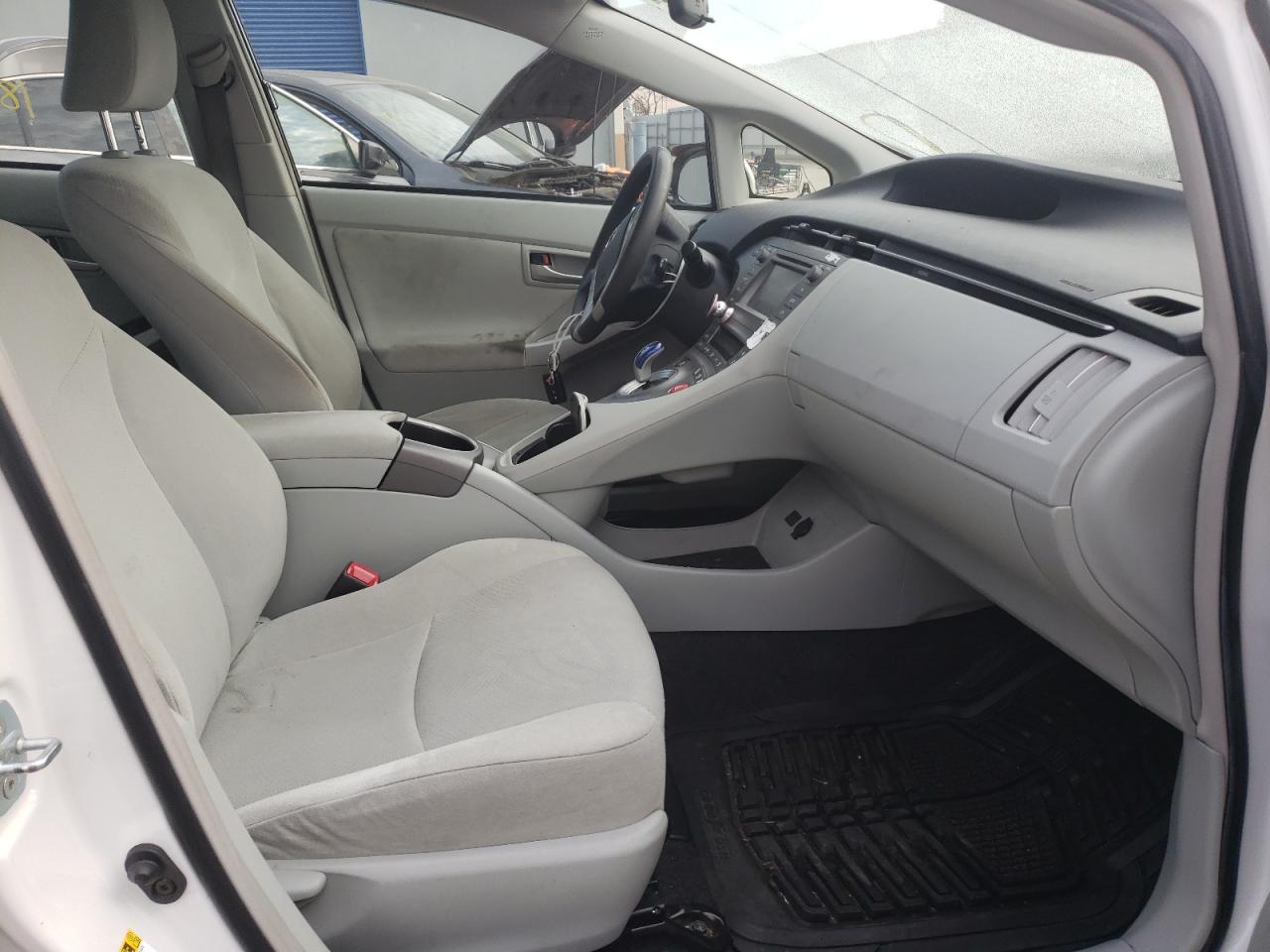 Photo 5 from auction – 2013 TOYOTA PRIUS with VIN JTDKN3DU4D5650709