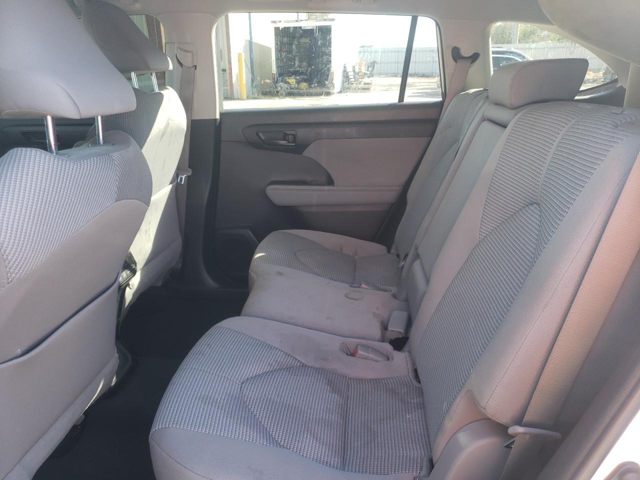 Photo 6 from auction – 2021 TOYOTA HIGHLANDER with VIN 5TDZZRAH4MS524017