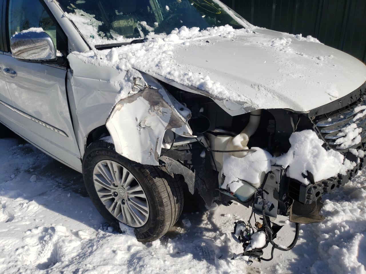 Photo 9 from auction – 2015 CHRYSLER TOWN & COU with VIN 2C4RC1CG5FR563203