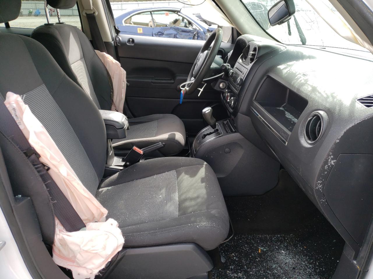 Photo 5 from auction – 2017 JEEP PATRIOT SP with VIN 1C4NJPBA0HD164600