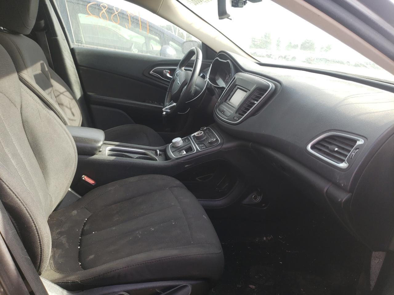 Photo 5 from auction – 2015 CHRYSLER 200 LIMITE with VIN 1C3CCCAB5FN582246