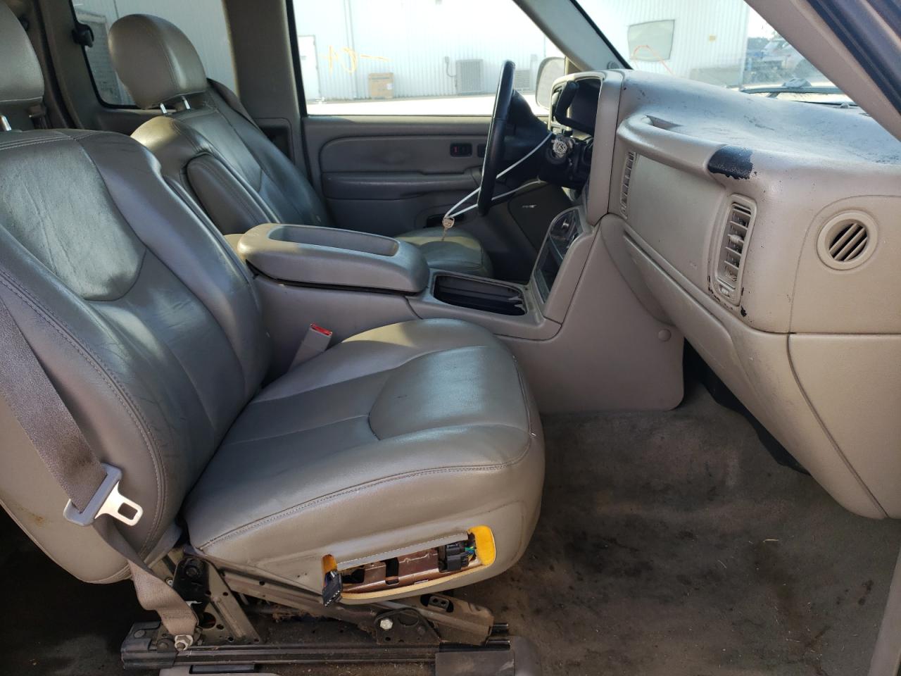 Photo 5 from auction – 2004 CHEVROLET SILVERADO with VIN 1GCHC29UX4E384468