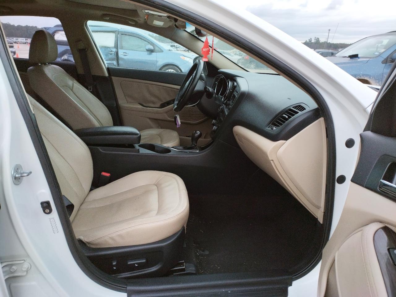 Photo 5 from auction – 2011 KIA OPTIMA EX with VIN KNAGN4A70B5057918