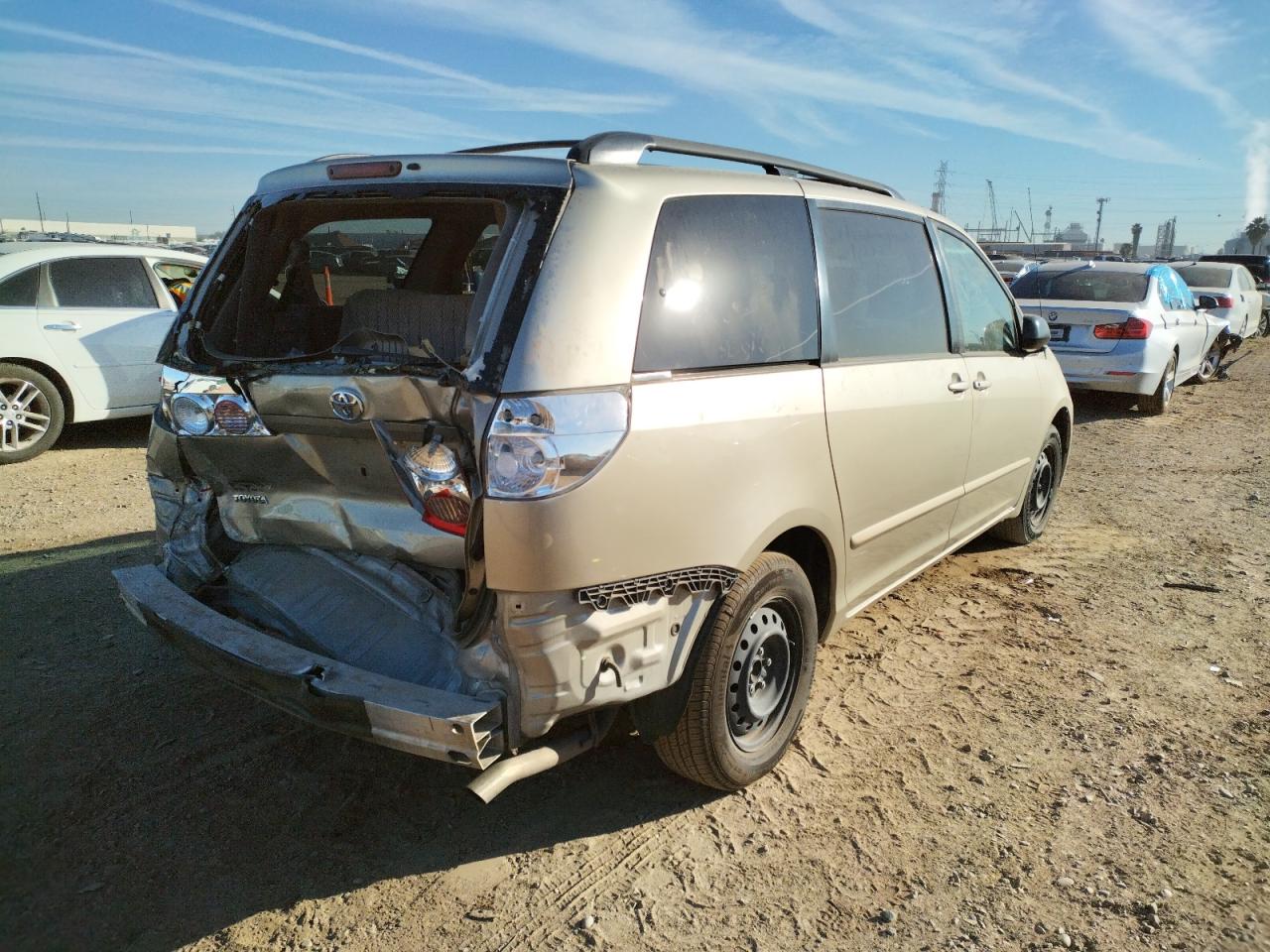Photo 4 from auction – 2010 TOYOTA SIENNA CE with VIN 5TDKK4CC8AS304093
