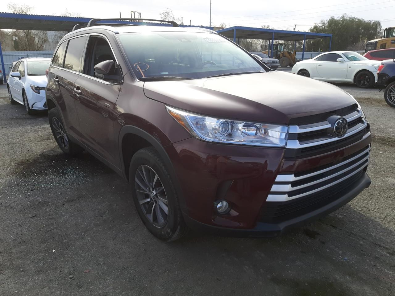 Photo 1 from auction – 2019 TOYOTA HIGHLANDER with VIN 5TDKZRFHXKS331071