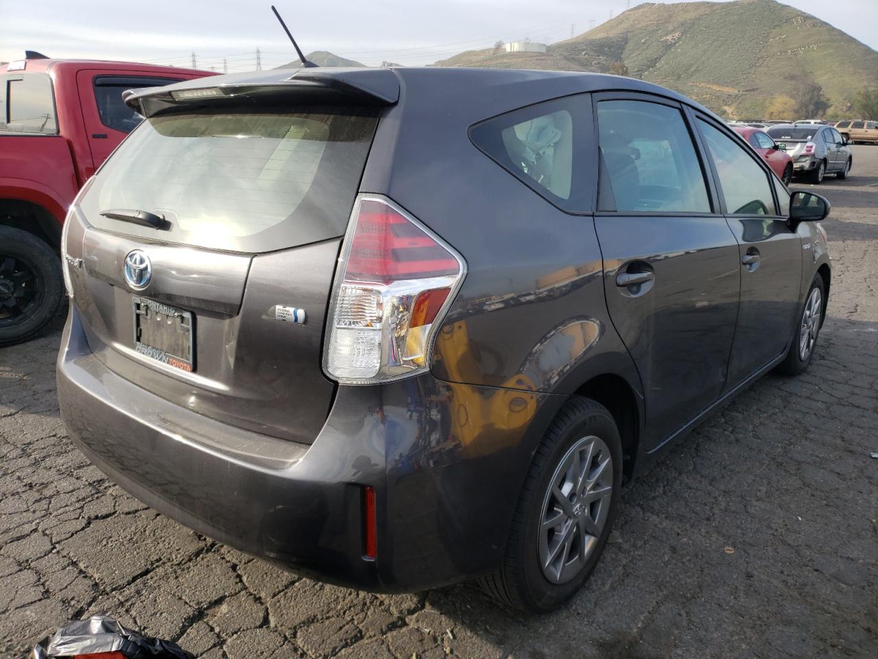 Photo 4 from auction – 2015 TOYOTA PRIUS V with VIN JTDZN3EU2FJ022882