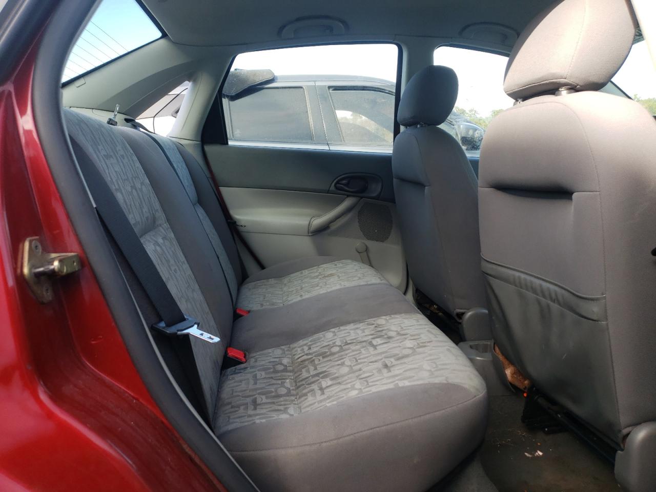 Photo 6 from auction – 2005 FORD FOCUS ZX4 with VIN 1FAFP34N05W214588