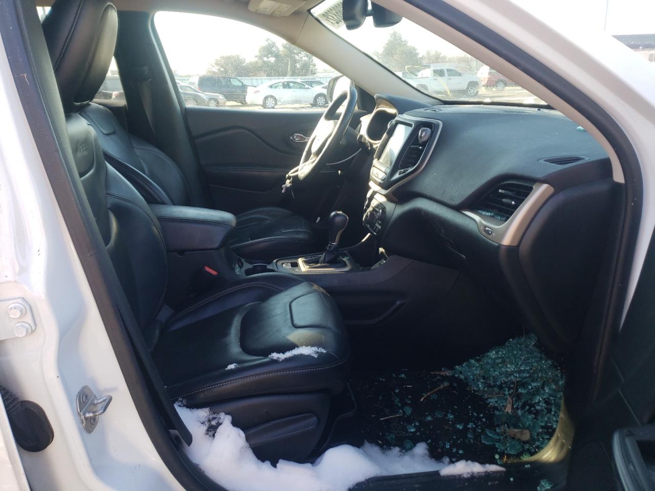 Photo 5 from auction – 2015 JEEP CHEROKEE L with VIN 1C4PJLDS5FW579789