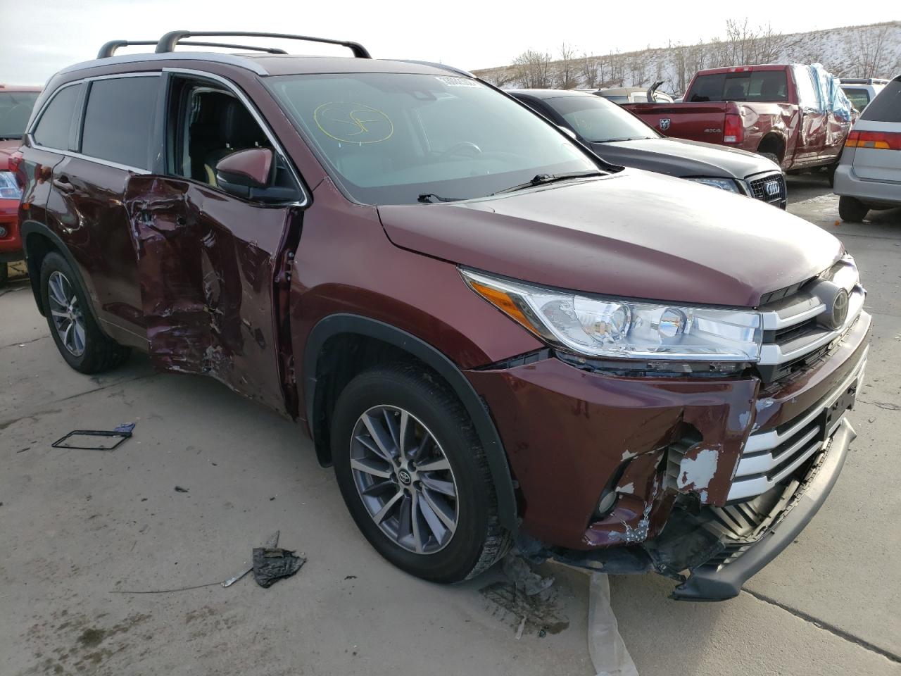TOYOTA HIGHLANDER 2017 with VIN 5TDJZRFH7HS483300 - Photo from auction