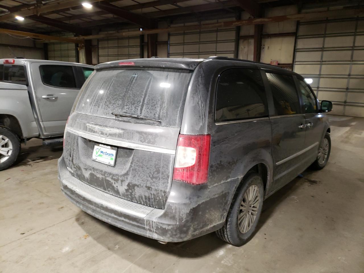 Photo 4 from auction – 2016 CHRYSLER TOWN & COU with VIN 2C4RC1CG1GR111590
