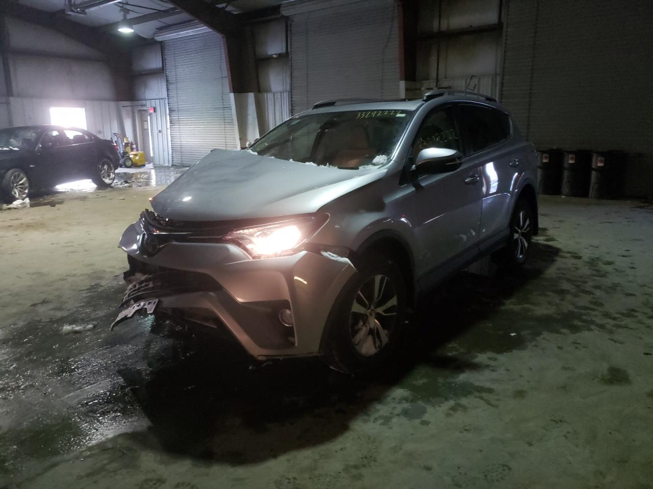 Photo 2 from auction – 2017 TOYOTA RAV4 XLE with VIN 2T3RFREV2HW665911
