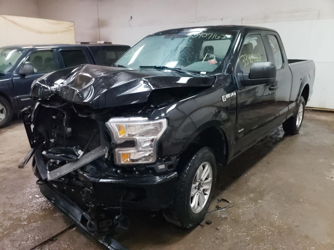 Photo 2 from auction – 2016 FORD F150 SUPER with VIN 1FTEX1EP1GFA71390
