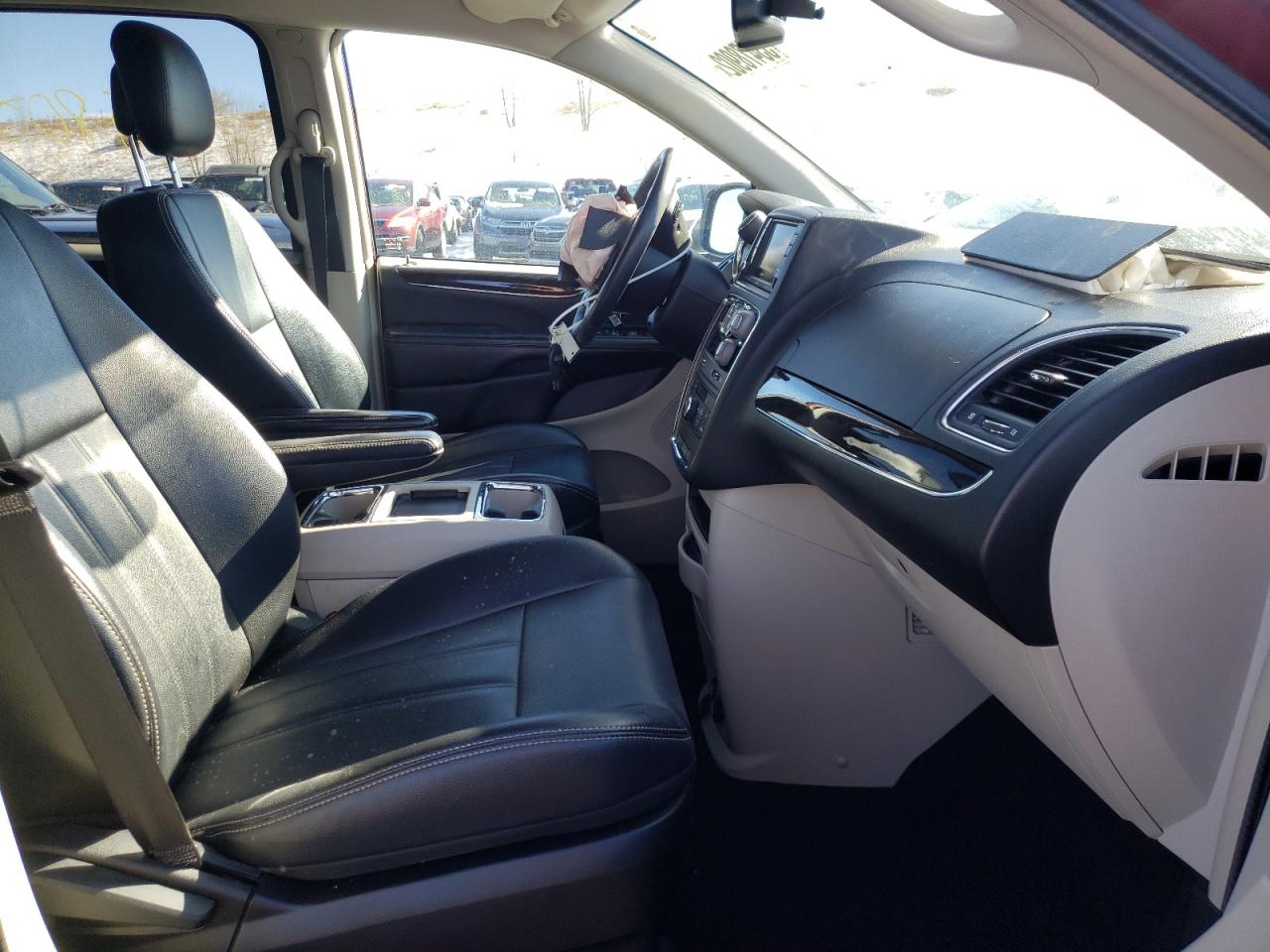 Photo 5 from auction – 2013 CHRYSLER TOWN & COU with VIN 2C4RC1BG3DR674184