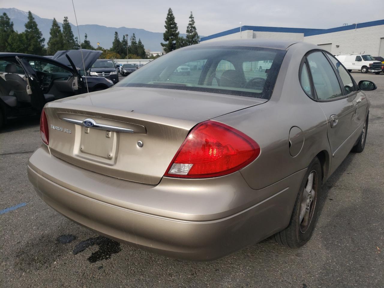 Photo 4 from auction – 2002 FORD TAURUS SES with VIN 1FAFP55252G252114