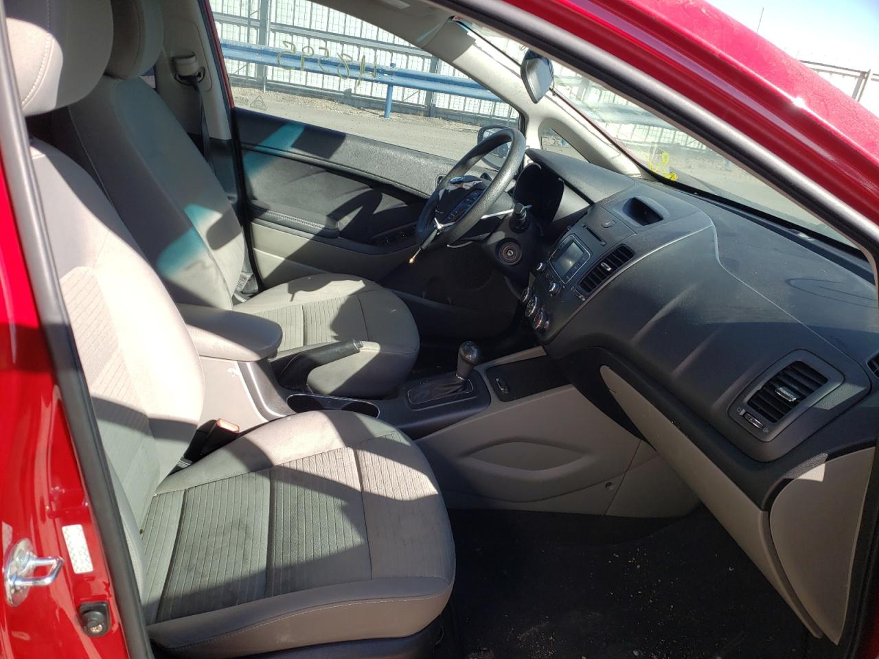 Photo 5 from auction – 2016 KIA FORTE LX with VIN KNAFX4A61G5482729