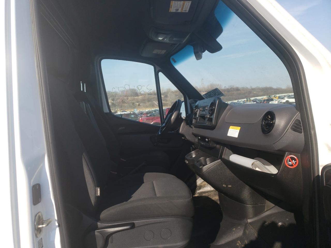 Photo 5 from auction – 2019 MERCEDES-BENZ SPRINTER 2 with VIN WD3PF0CD9KT003809
