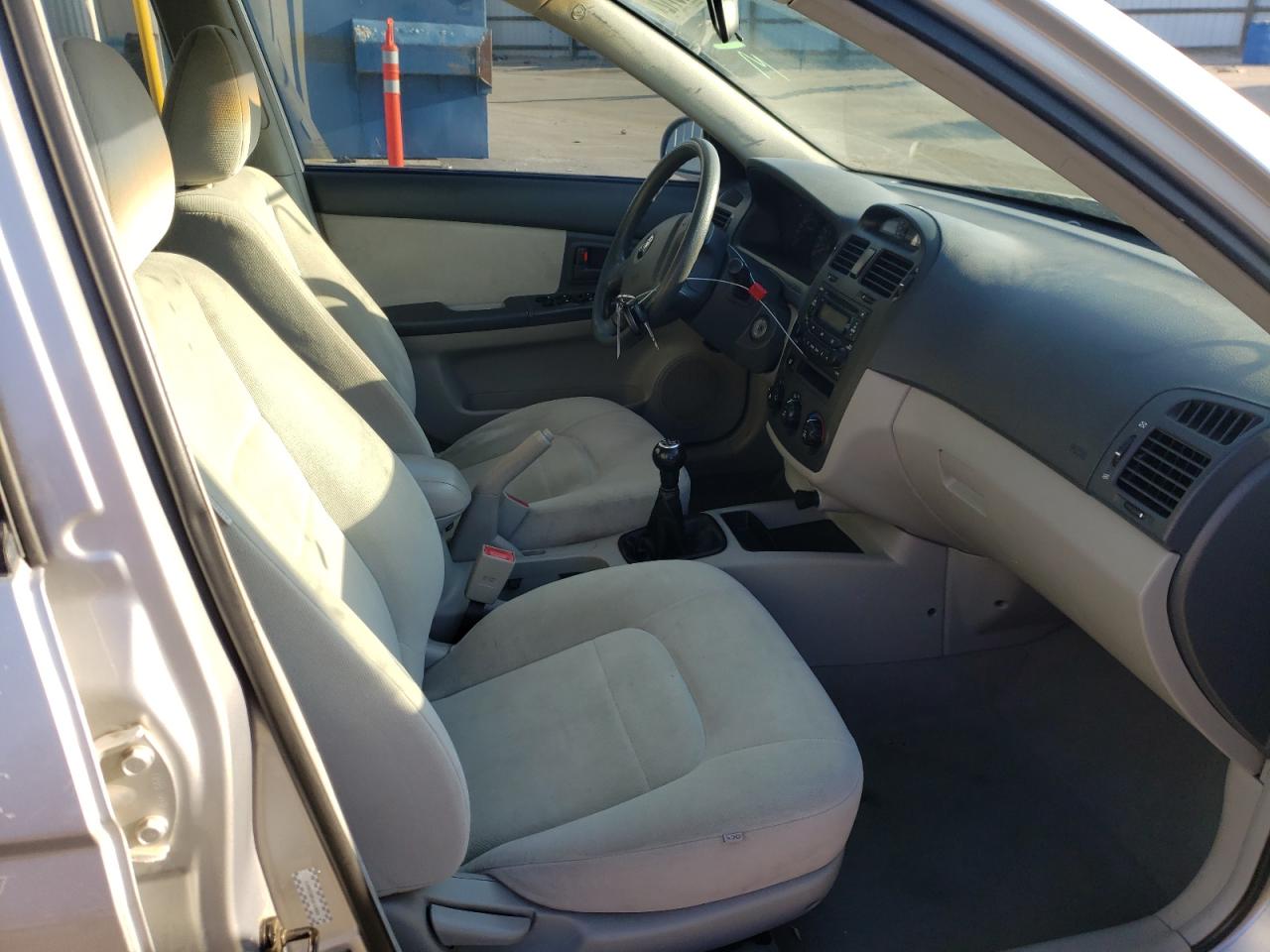 Photo 5 from auction – 2006 KIA SPECTRA LX with VIN KNAFE121465336413