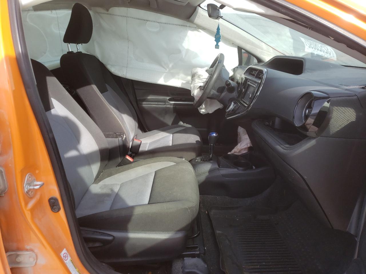 Photo 5 from auction – 2018 TOYOTA PRIUS C with VIN JTDKDTB3XJ1607945