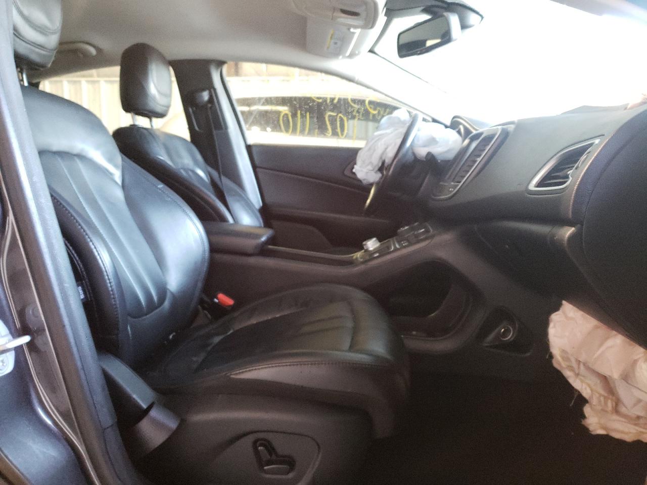 Photo 5 from auction – 2016 CHRYSLER 200 LIMITE with VIN 1C3CCCAB7GN176096