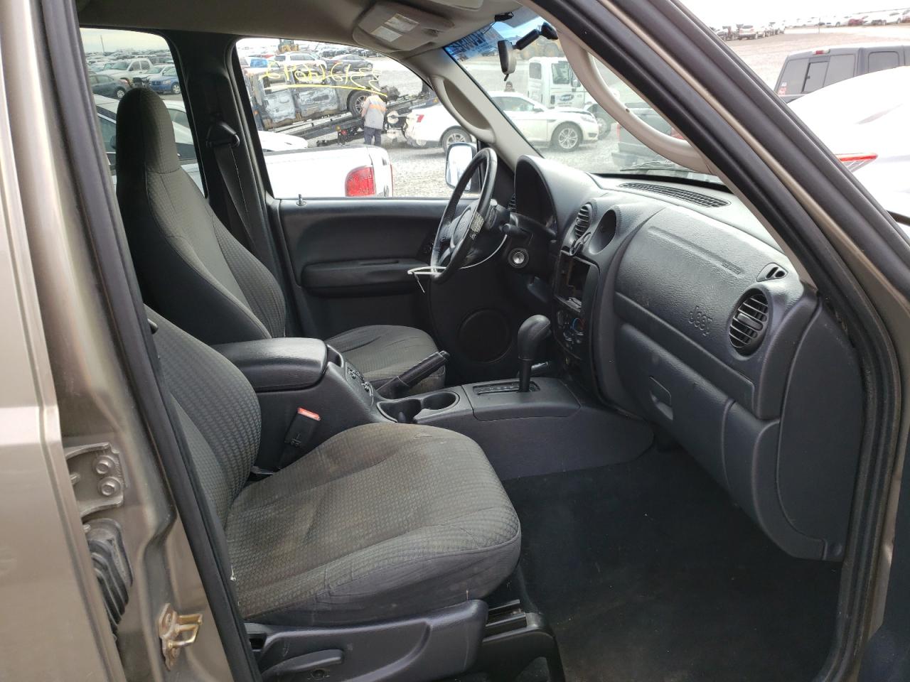 Photo 5 from auction – 2003 JEEP LIBERTY SP with VIN 1J4GL48K83W657630