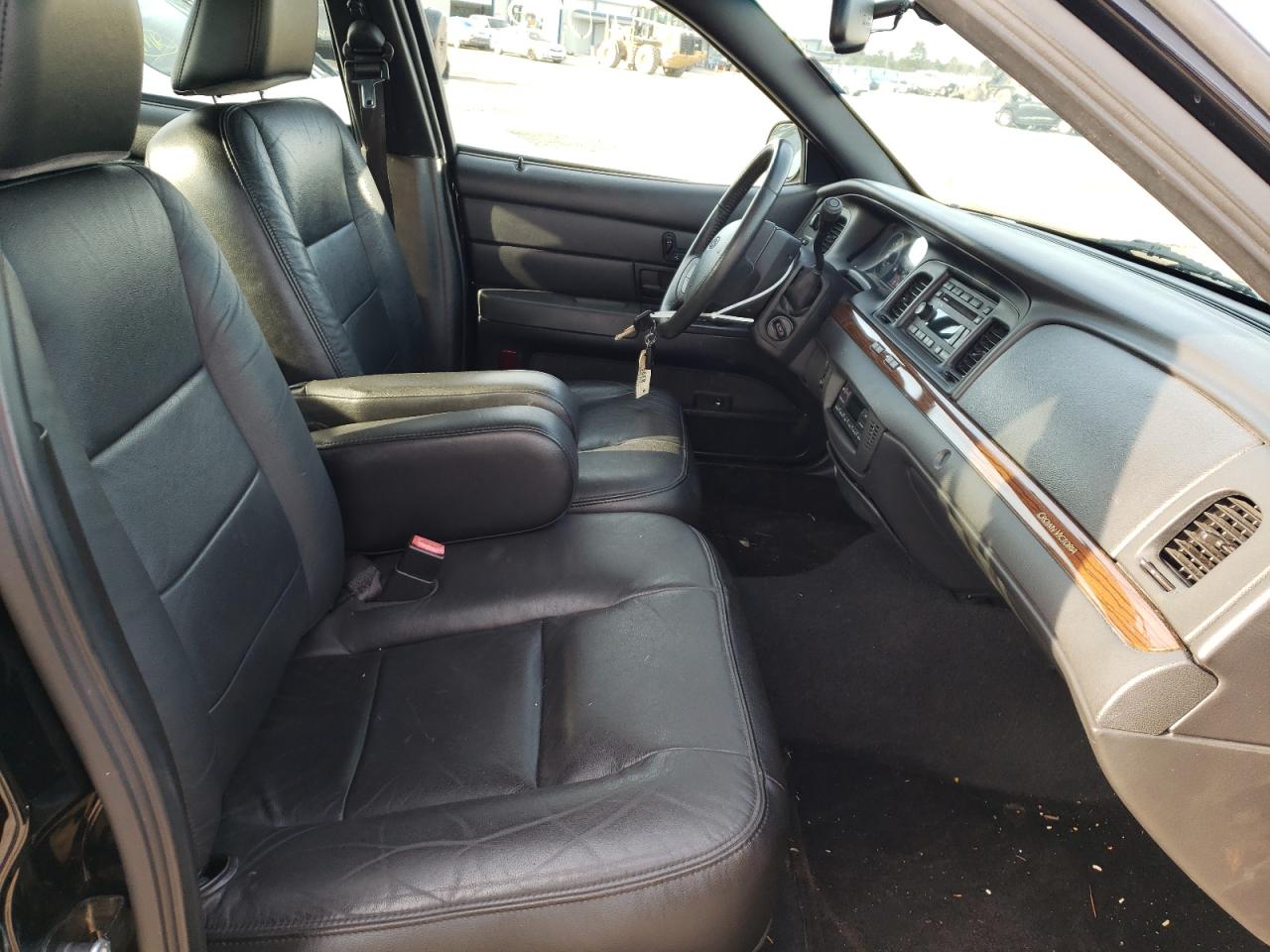 Photo 5 from auction – 2007 FORD CROWN VICT with VIN 2FAHP74V97X139879