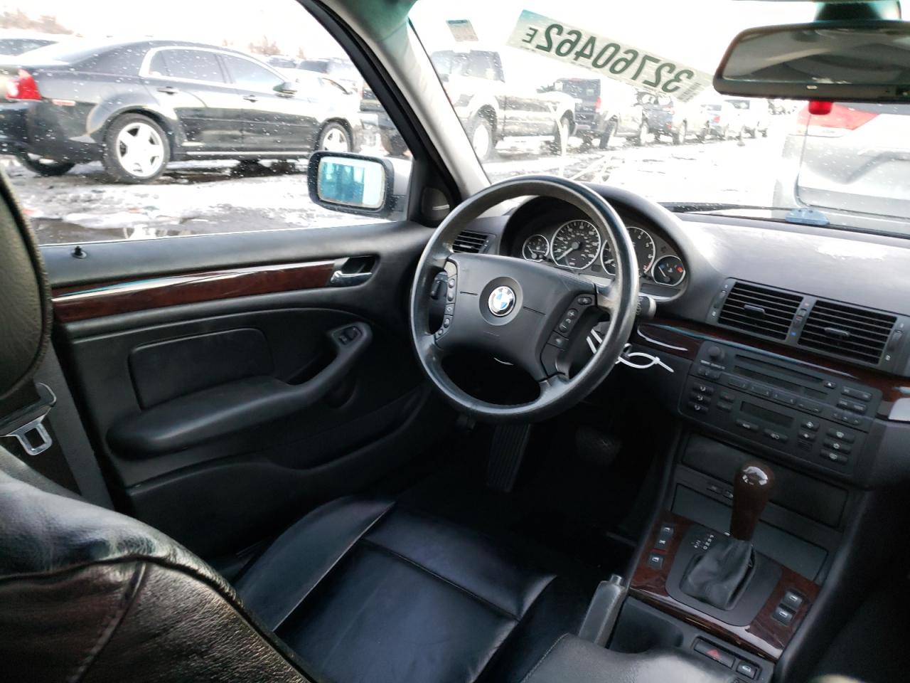 Photo 9 from auction – 2005 BMW 330 I with VIN WBAEV53485KM41712