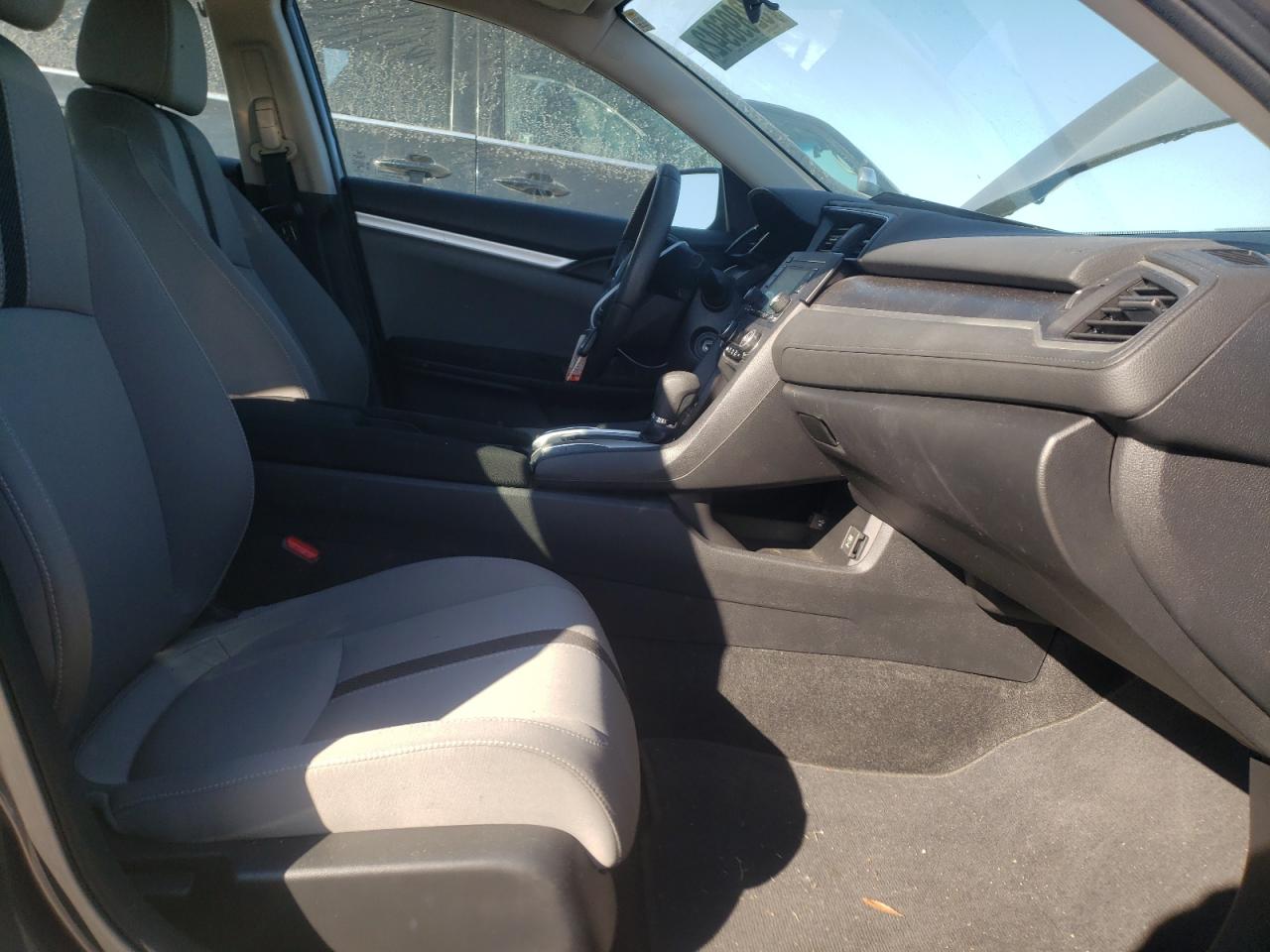Photo 5 from auction – 2017 HONDA CIVIC LX with VIN 19XFC2F53HE067923