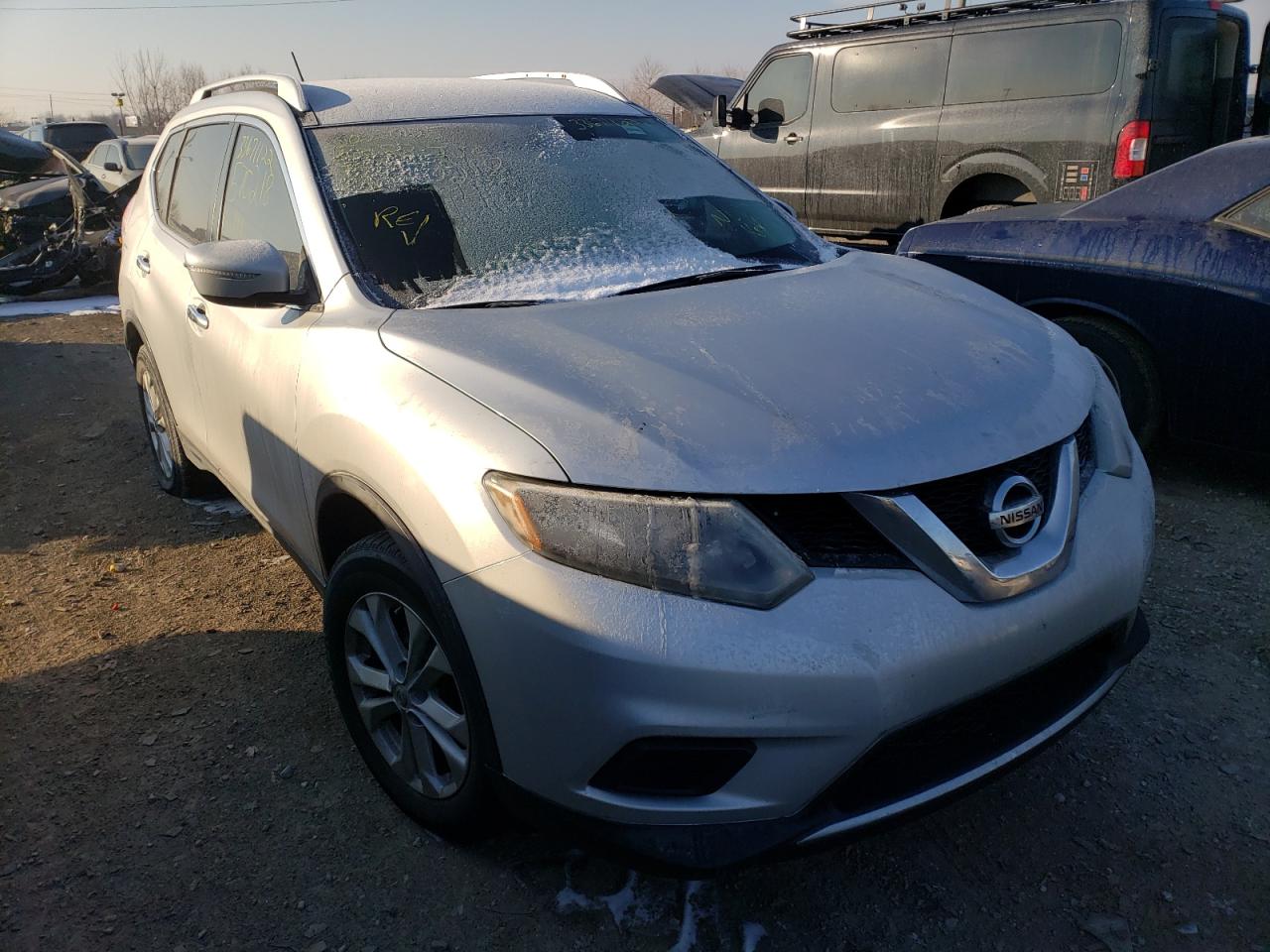 NISSAN ROGUE S 2015 with VIN KNMAT2MV7FP570218 - Photo from auction