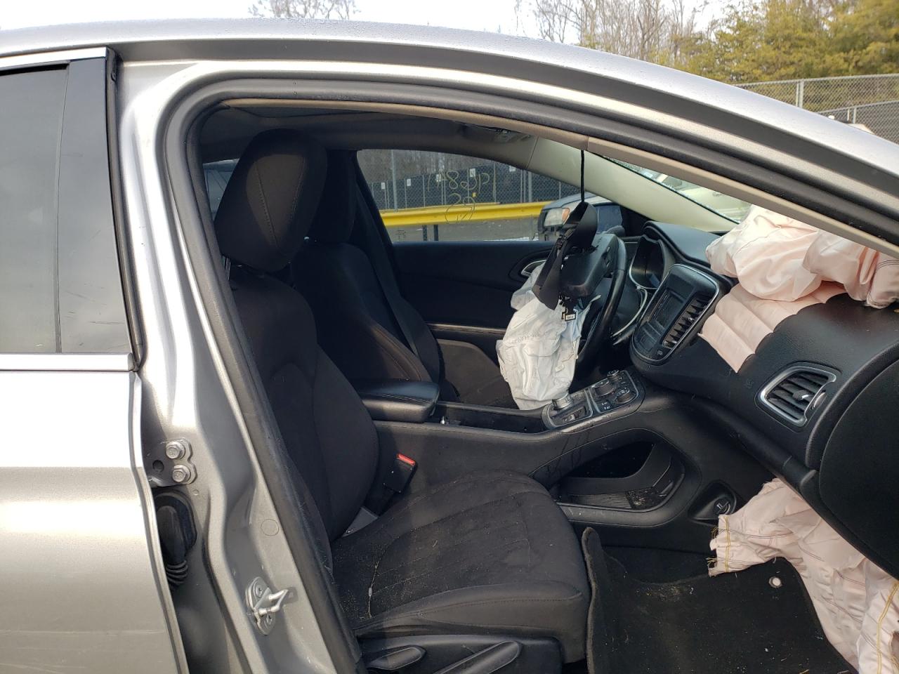 Photo 5 from auction – 2015 CHRYSLER 200 LIMITE with VIN 1C3CCCAB1FN649053