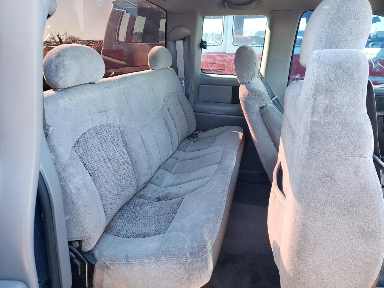 Photo 6 from auction – 2000 CHEVROLET SILVERADO with VIN 2GCEC19V1Y1120276