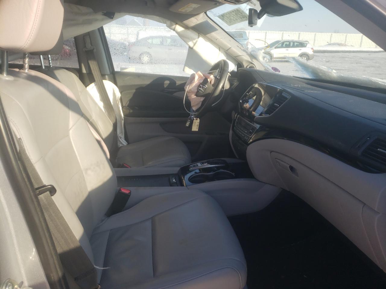 Photo 5 from auction – 2019 HONDA PILOT TOUR with VIN 5FNYF6H69KB001911