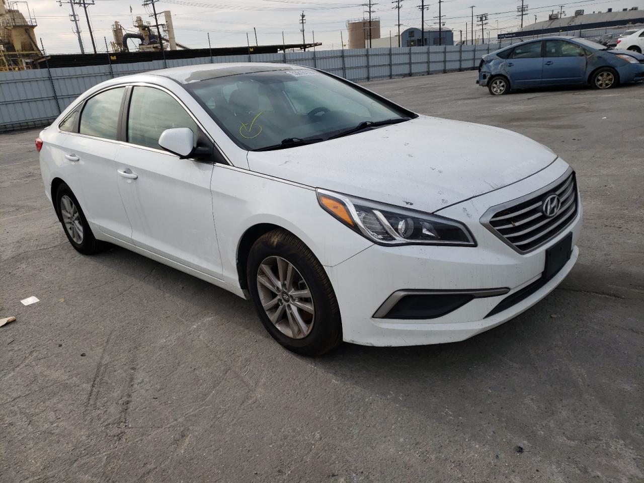 HYUNDAI SONATA SE 2017 with VIN 5NPE24AF1HH484575 - Photo from auction