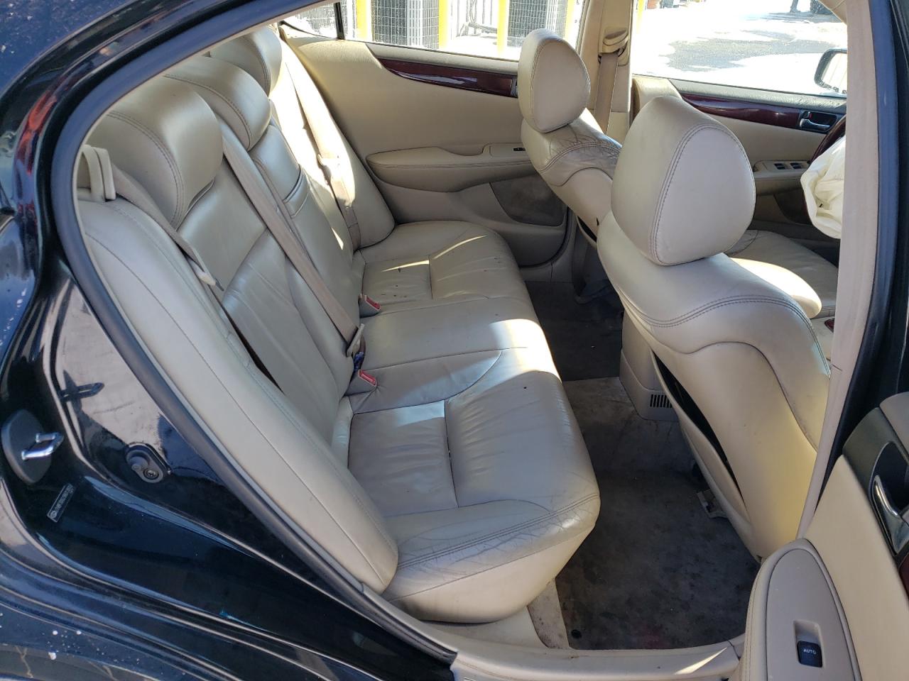 Photo 6 from auction – 2003 LEXUS ES 300 with VIN JTHBF30G236013810