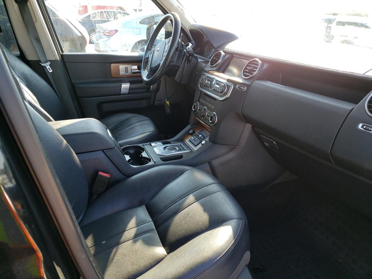 Photo 5 from auction – 2016 LAND ROVER LR4 HSE with VIN SALAG2V65GA800623