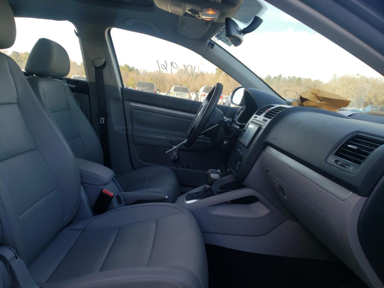Photo 5 from auction – 2007 VOLKSWAGEN JETTA WOLF with VIN 3VWEF71KX7M182355