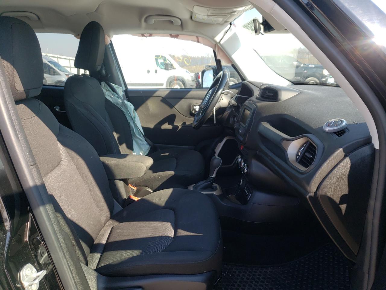 Photo 5 from auction – 2017 JEEP RENEGADE with VIN ZACCJBBB3HPG58602