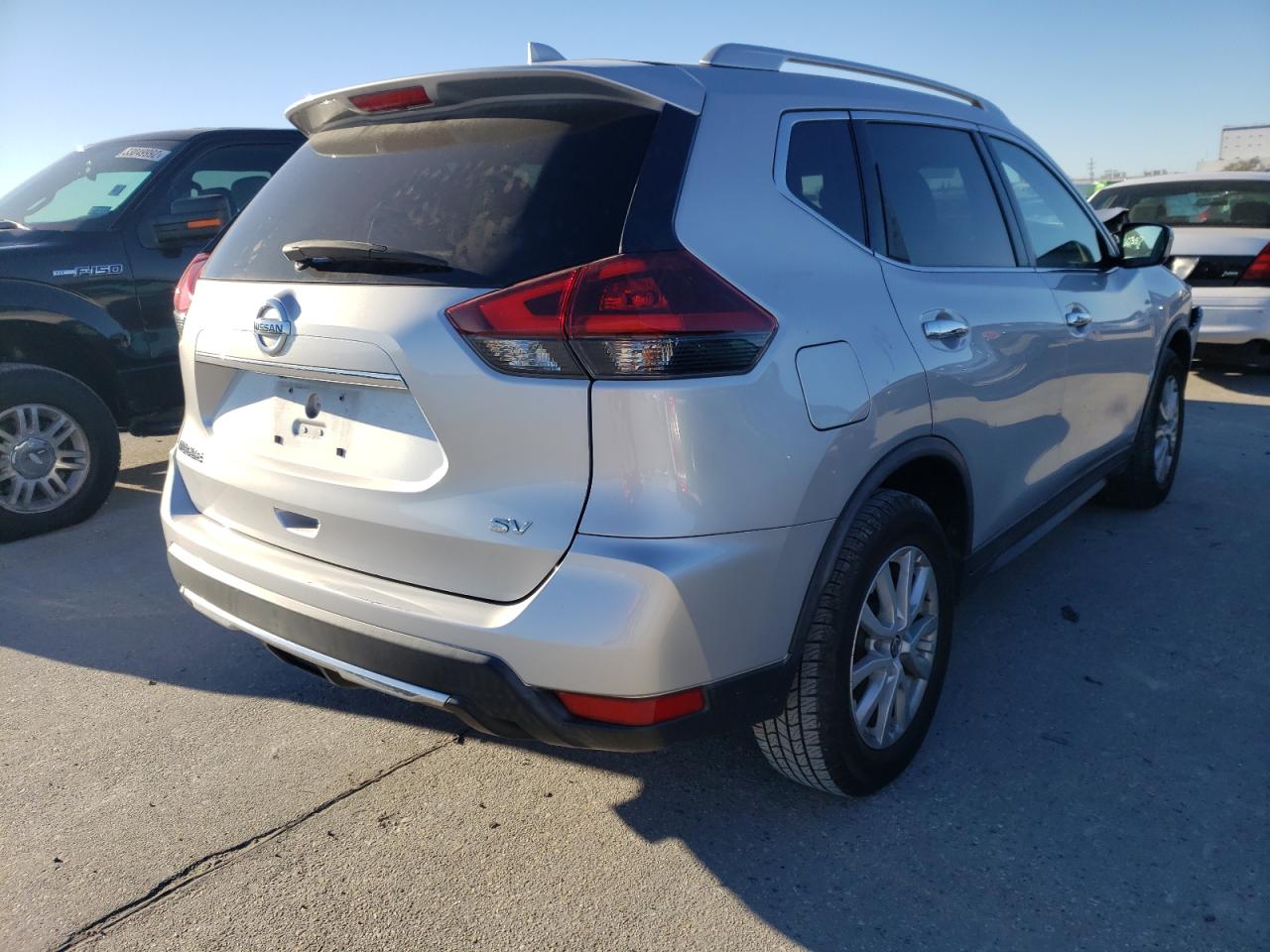 Photo 4 from auction – 2018 NISSAN ROGUE S with VIN KNMAT2MT9JP571197