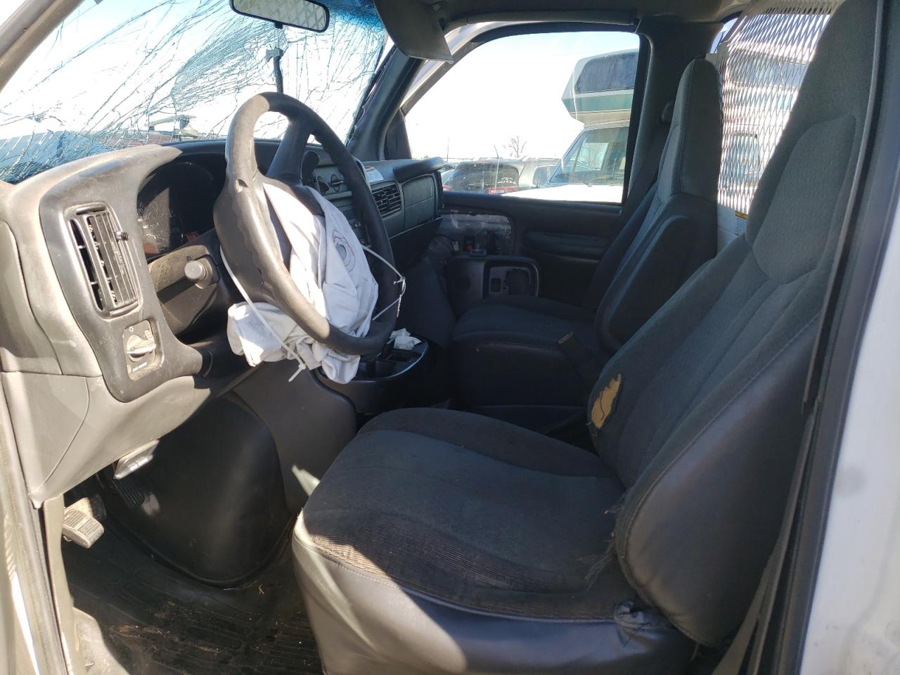Photo 5 from auction – 2002 CHEVROLET EXPRESS G2 with VIN 1GCGG25R221228530