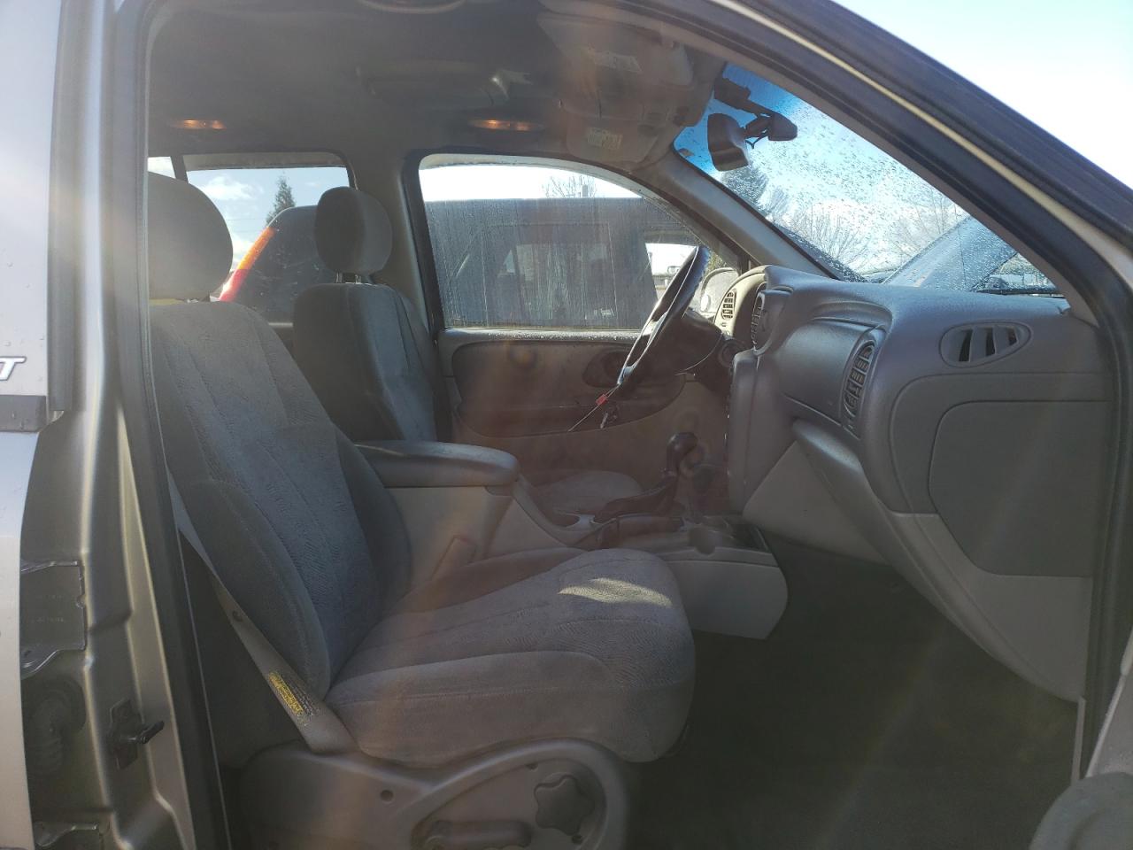 Photo 5 from auction – 2002 CHEVROLET TRAILBLAZE with VIN 1GNDT13S422371401