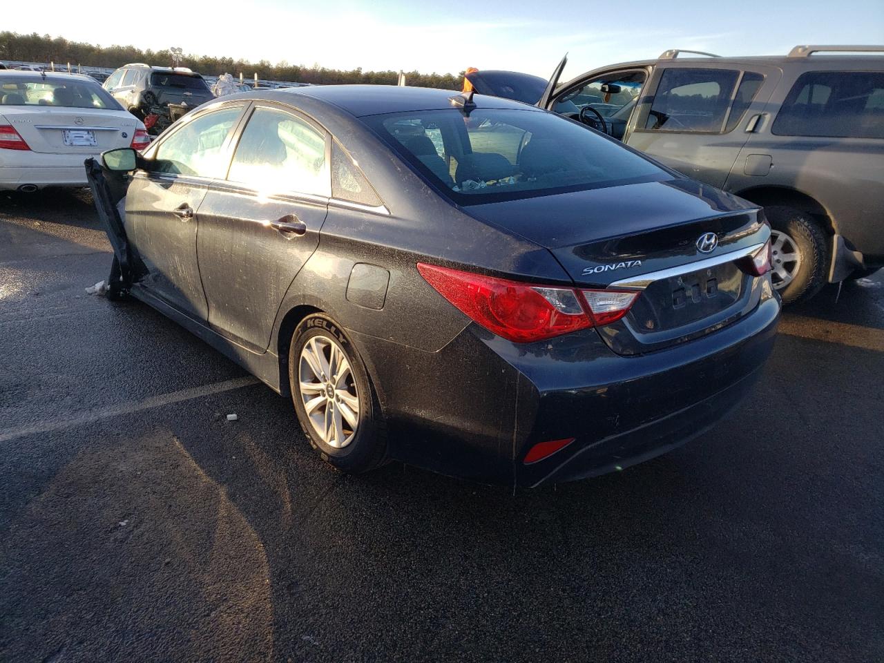 Photo 3 from auction – 2014 HYUNDAI SONATA GLS with VIN 5NPEB4AC4EH873180