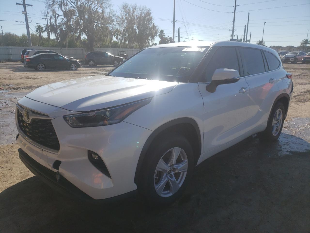 Фото 2 с аукциона – 2021 TOYOTA HIGHLANDER с VIN 5TDZZRAH4MS524017