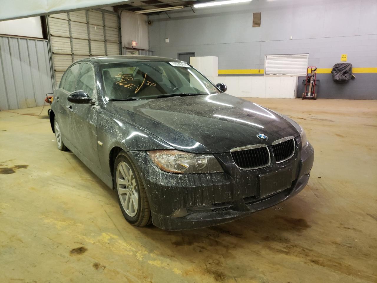 BMW 325 I 2006 with VIN WBAVB13556KX48492 - Photo from auction