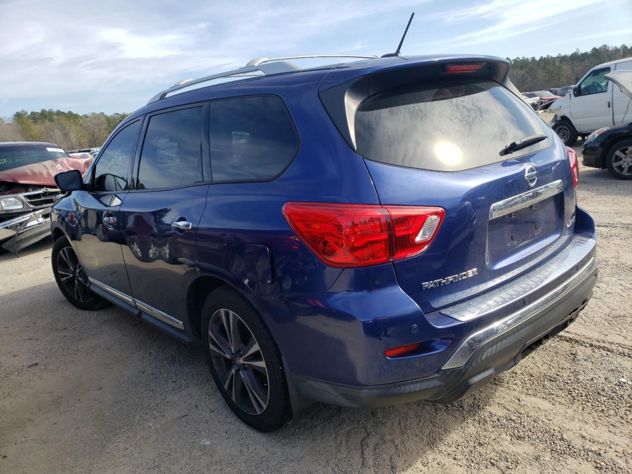 Photo 3 from auction – 2017 NISSAN PATHFINDER with VIN 5N1DR2MN8HC632341