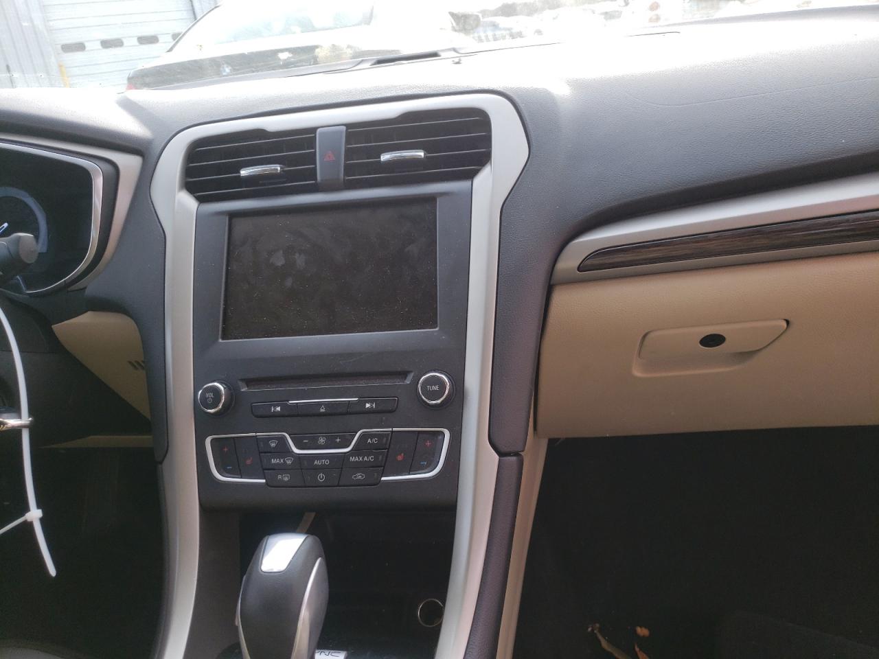 Photo 9 from auction – 2016 FORD FUSION SE with VIN 3FA6P0HD4GR182413