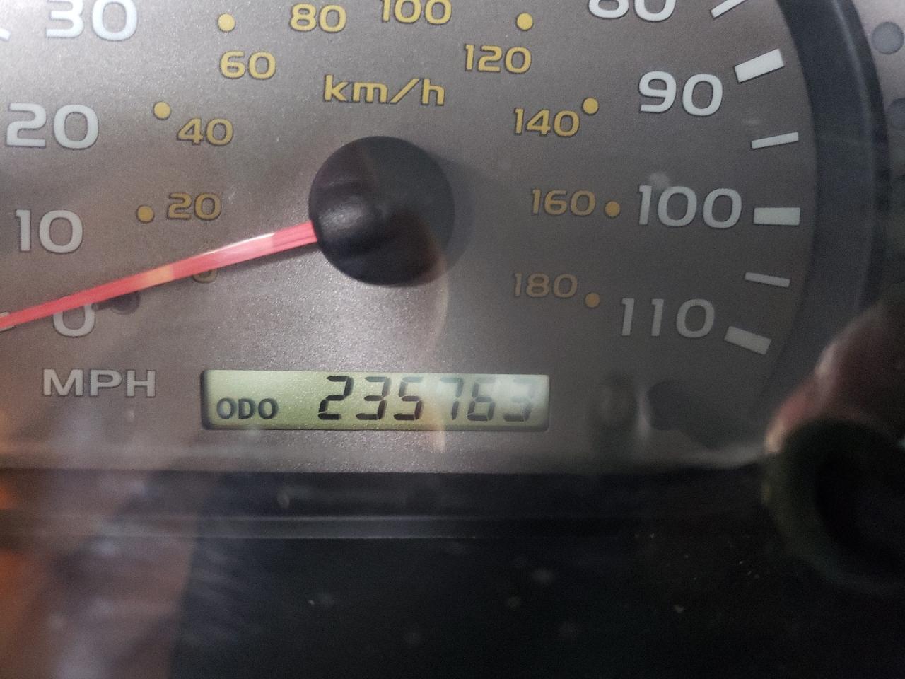 Photo 8 from auction – 2003 TOYOTA SEQUOIA LI with VIN 5TDBT48A03S178013