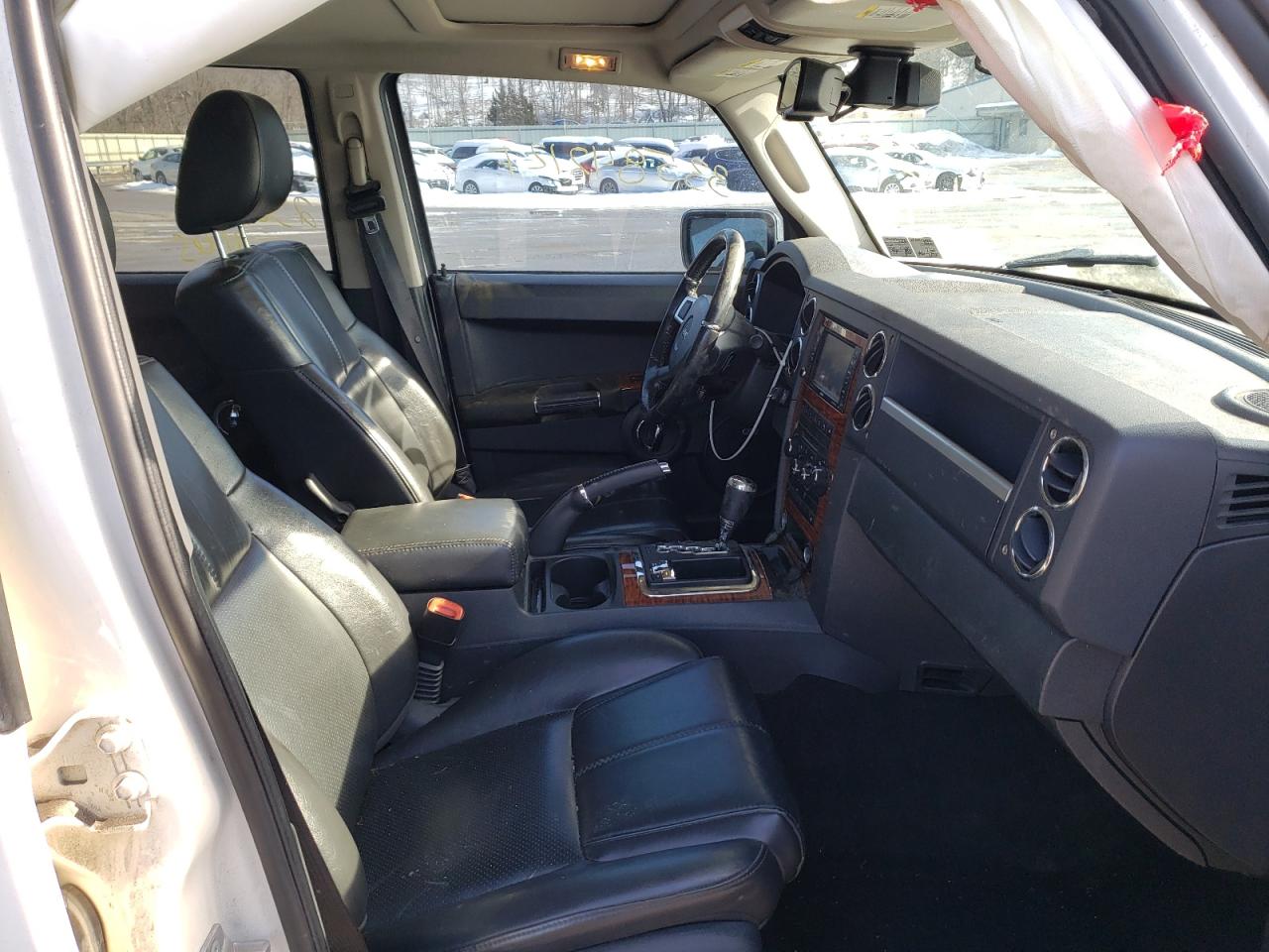 Photo 5 from auction – 2010 JEEP COMMANDER with VIN 1J4RG5GT9AC158377