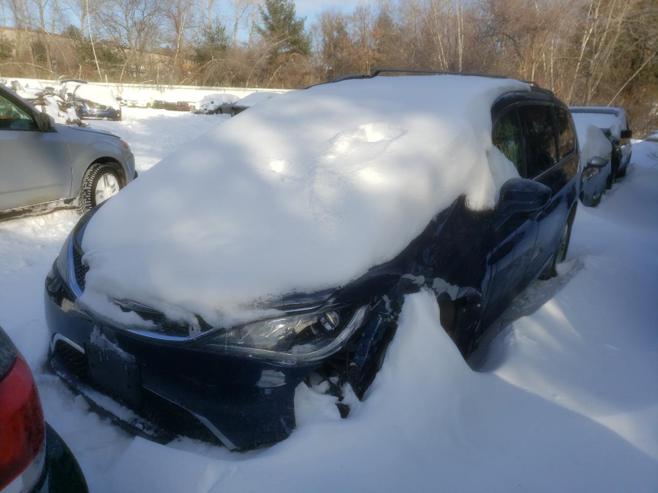 Photo 2 from auction – 2017 CHRYSLER PACIFICA T with VIN 2C4RC1BG9HR670226