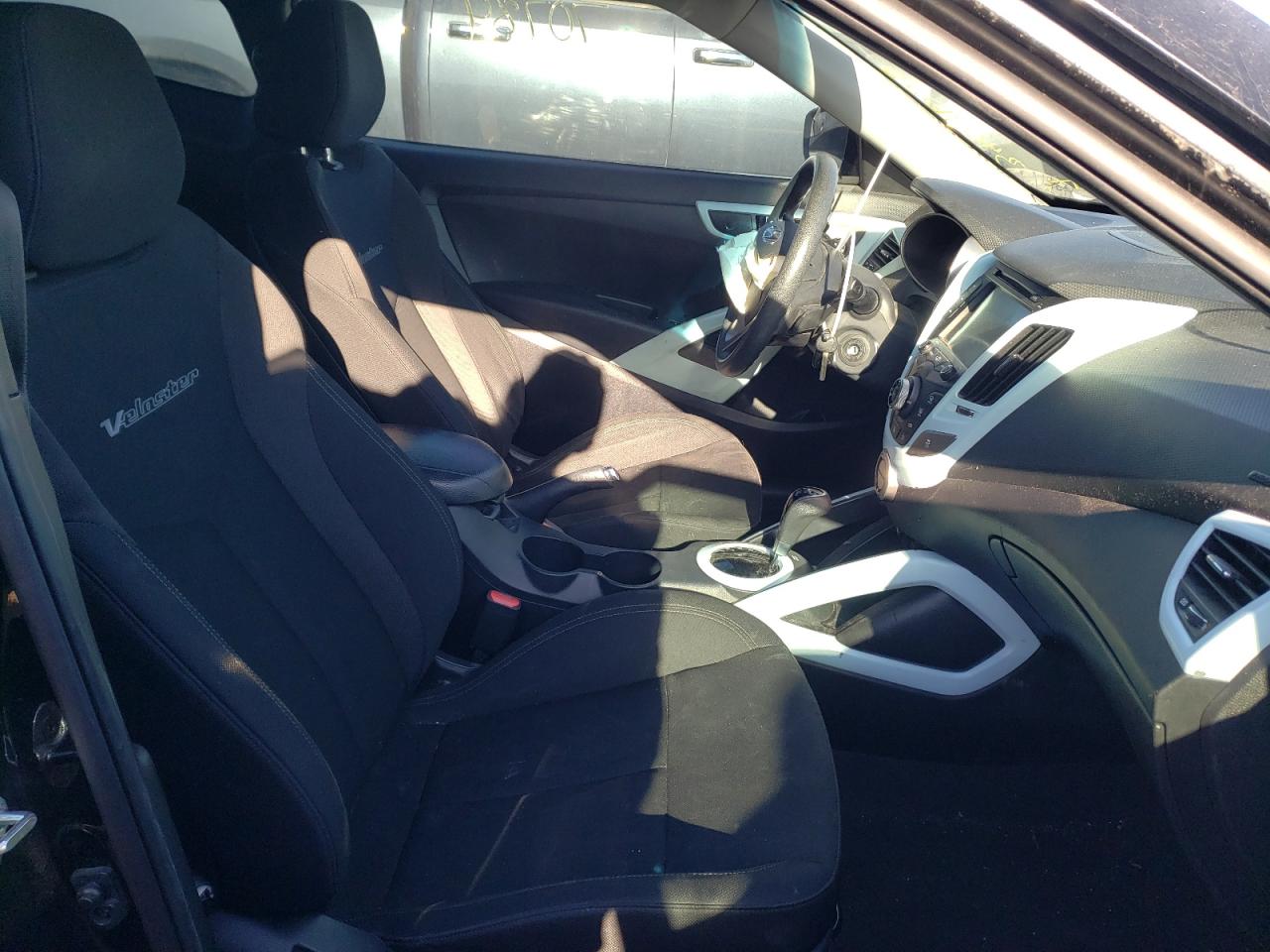 Photo 5 from auction – 2016 HYUNDAI VELOSTER with VIN KMHTC6AD3GU277023