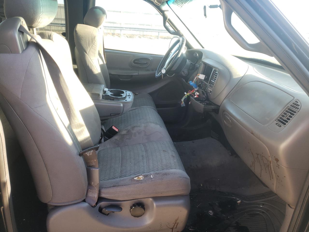 Photo 5 from auction – 2001 FORD F150 with VIN 1FTRX07W51KC65371